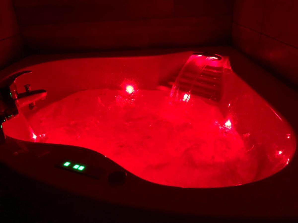 Studio Cocooning Spa, Lit Xxl, Cour Exterieure Le Puy-en-Velay Kültér fotó